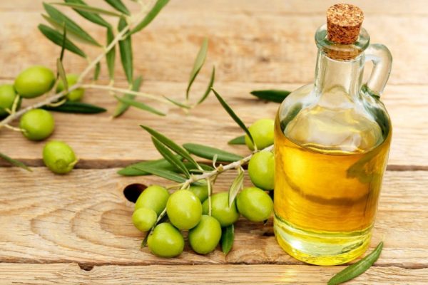 Dùng dầu olive để trị gàu và ngứa da đầu