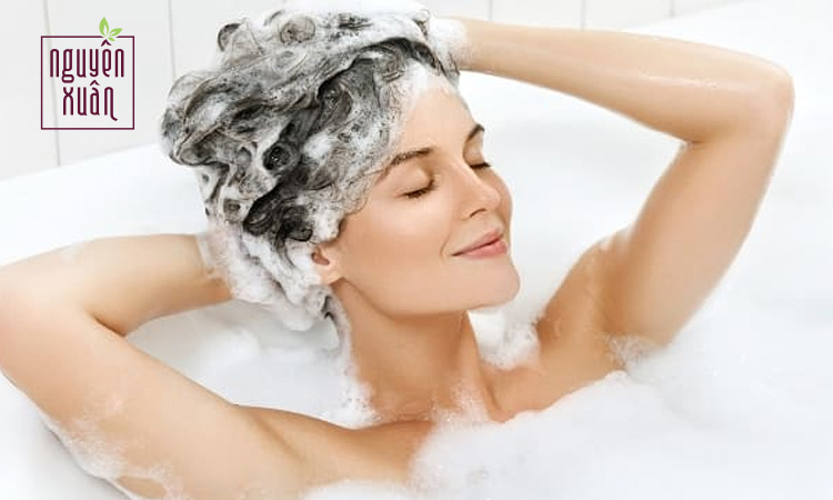 Cách chăm sóc tóc cho người bị nấm da đầu vào mùa đông