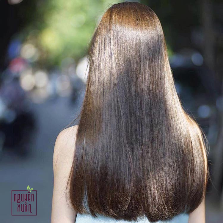 Dầu dừa là một bí quyết đơn giản để giúp tóc mọc nhanh và dày hơn. Hãy xem hình ảnh liên quan để tìm hiểu chi tiết về cách sử dụng dầu dừa để có được mái tóc mơ ước.