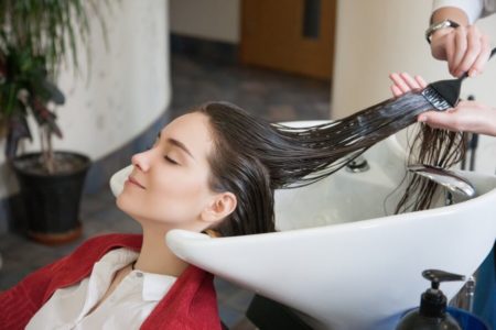 Liệu có nên dùng dầu ủ tóc thường xuyên mỗi ngày?