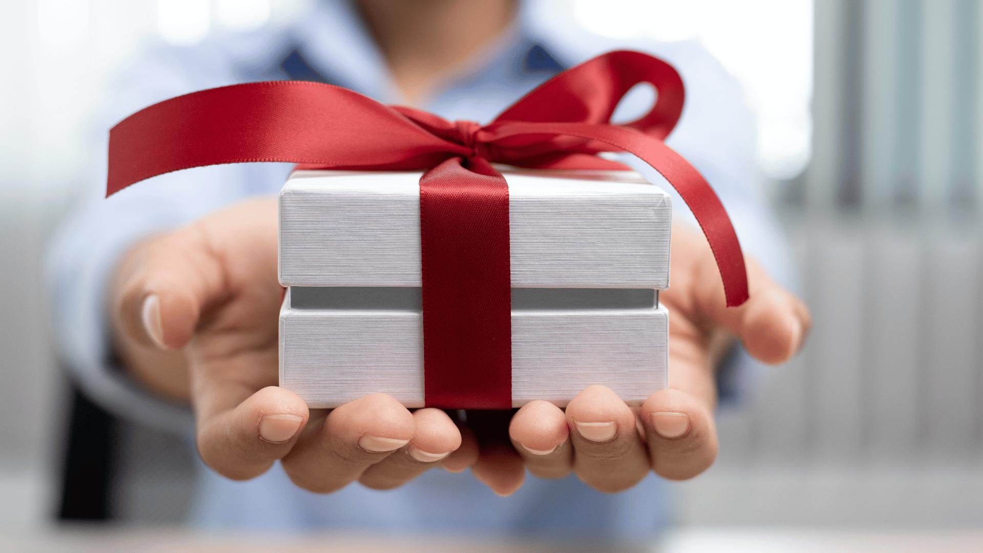 Quà tặng có thể giúp bạn xây dựng mối quan hệ với người nhận