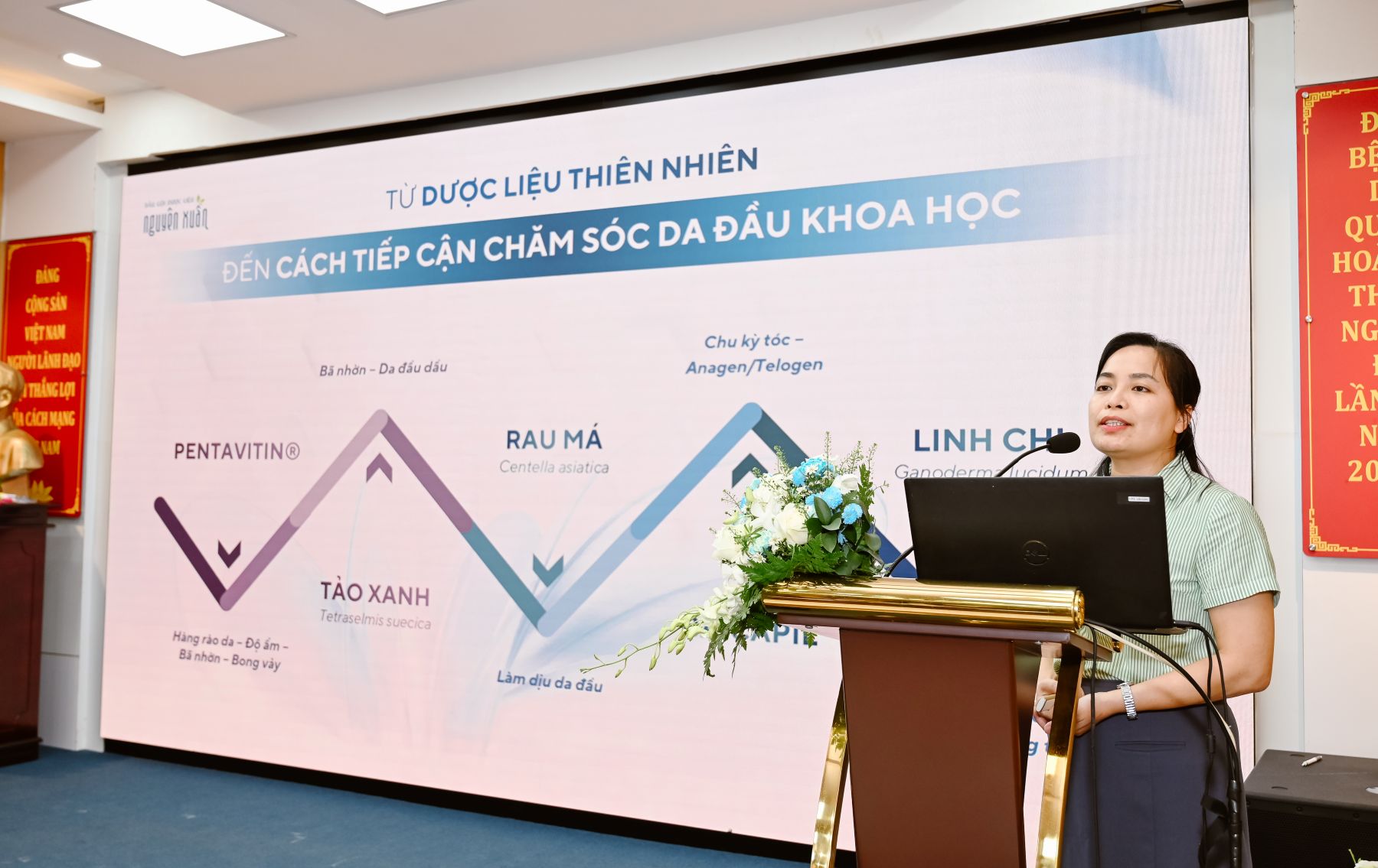 Dược sĩ Nguyễn Vũ Nguyệt Minh - Đại diện Dược phẩm Hoa Linh với chuyên đề “Ứng dụng khoa học chăm sóc tóc & da đầu từ dược liệu cổ truyền phương Đông”.